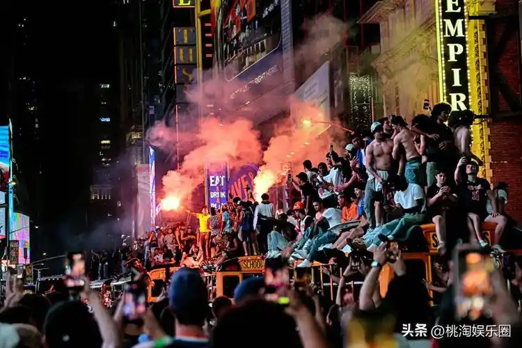纽约足球热潮席卷全球：世界杯与尼克斯游行背后的赛事经济密码